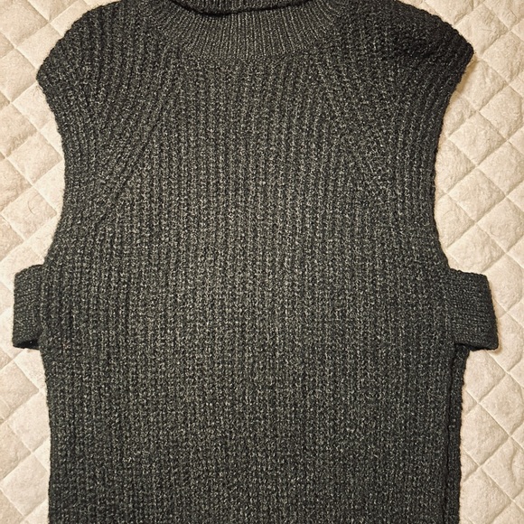 Molly Bracken Sleeveless Openwork Sweater w/ Turtleneck - Picture 4 of 7
